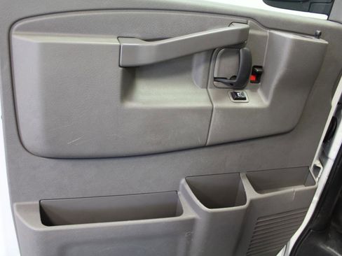 Used 2020 Chevrolet Express 2500 RWD image 16