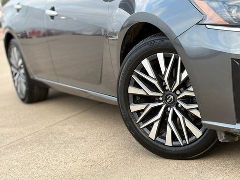 Certified 2025 Nissan Altima 2.5 SV image 10