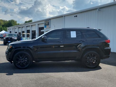 Used 2018 Jeep Grand Cherokee Altitude AWD/4WD image 2