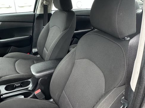 Used 2019 Kia Forte LXS image 9
