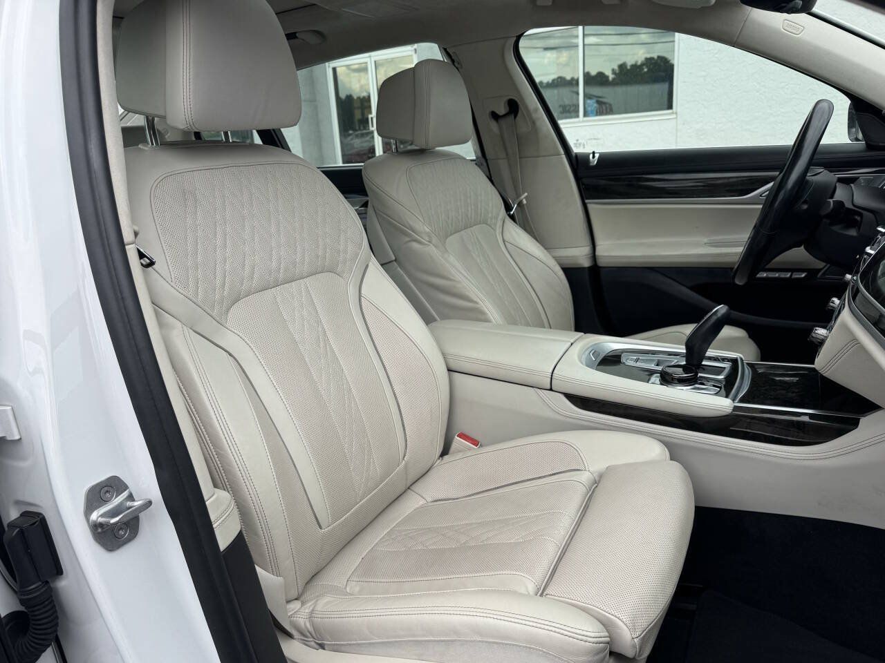 Used 2018 BMW 750i xDrive AWD/4WD image 10