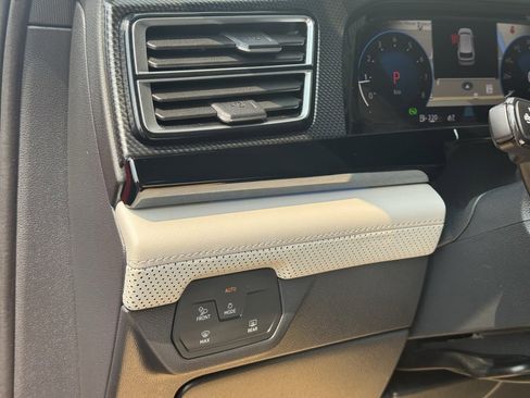 Used 2025 Volkswagen Atlas Cross Sport SEL Premium R-Line image 25