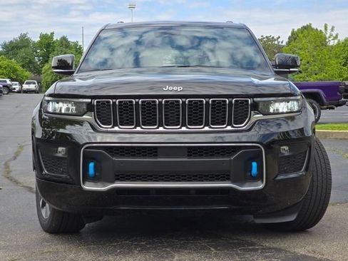 Used 2023 Jeep Grand Cherokee Overland w/ Luxury Tech Group IV AWD/4WD image 2