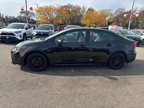 Used 2021 Toyota Corolla LE image 4