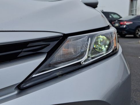 Used 2018 Toyota Camry FWD image 8