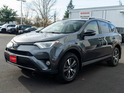 Used 2018 Toyota RAV4 XLE image 3