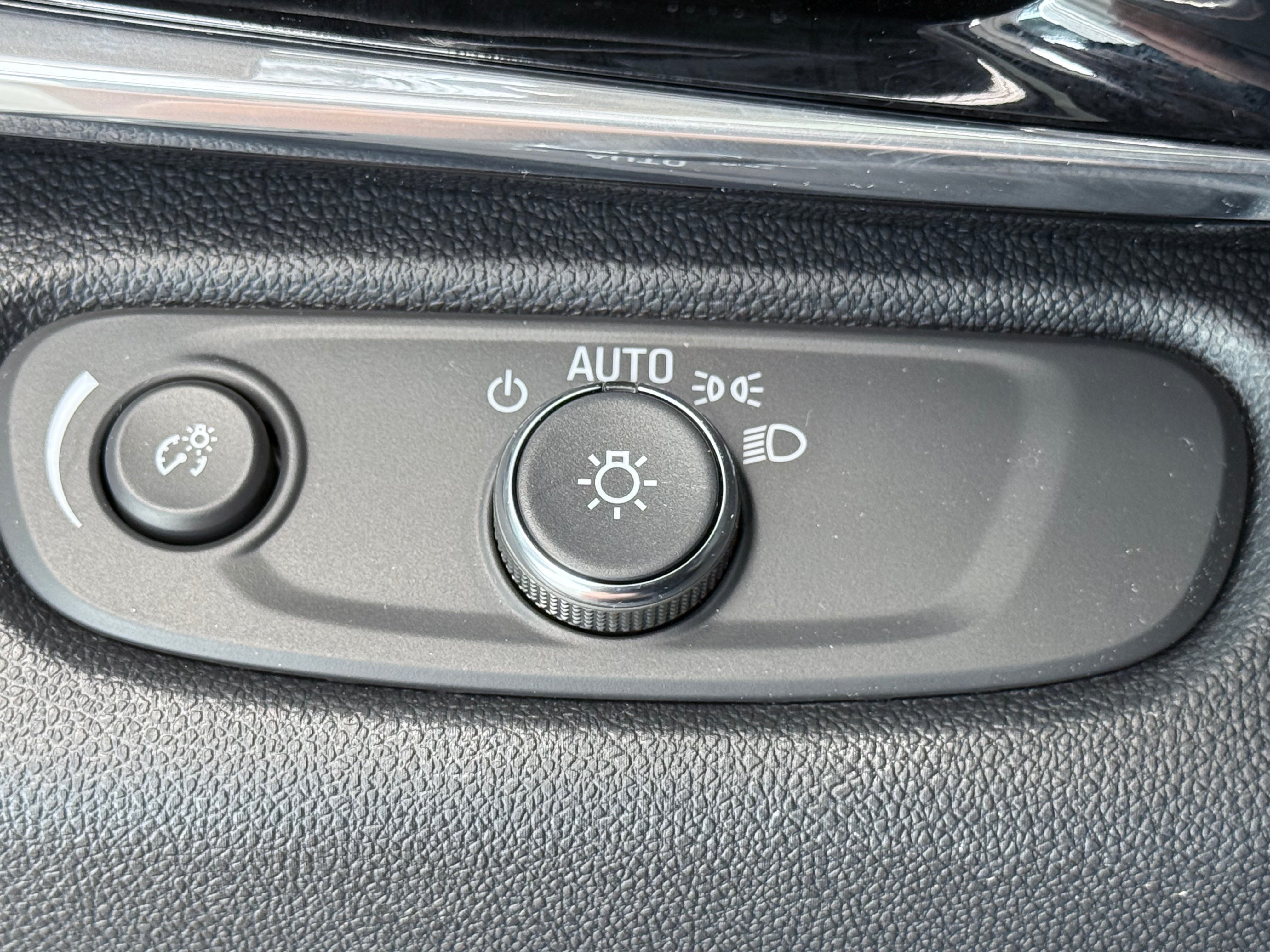Used 2025 Buick Envista Avenir FWD image 21