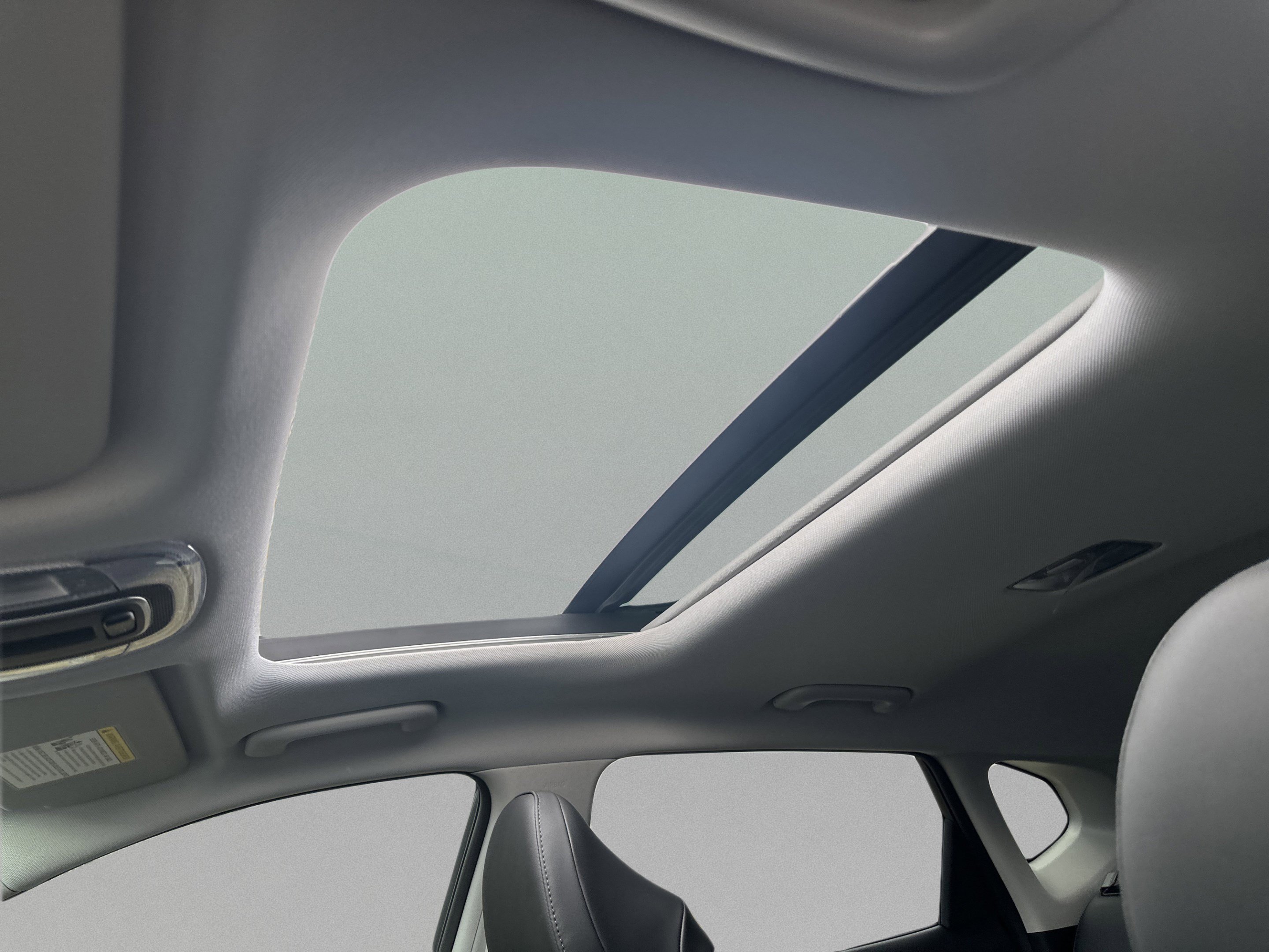 New 2026 Hyundai Kona Limited FWD image 8