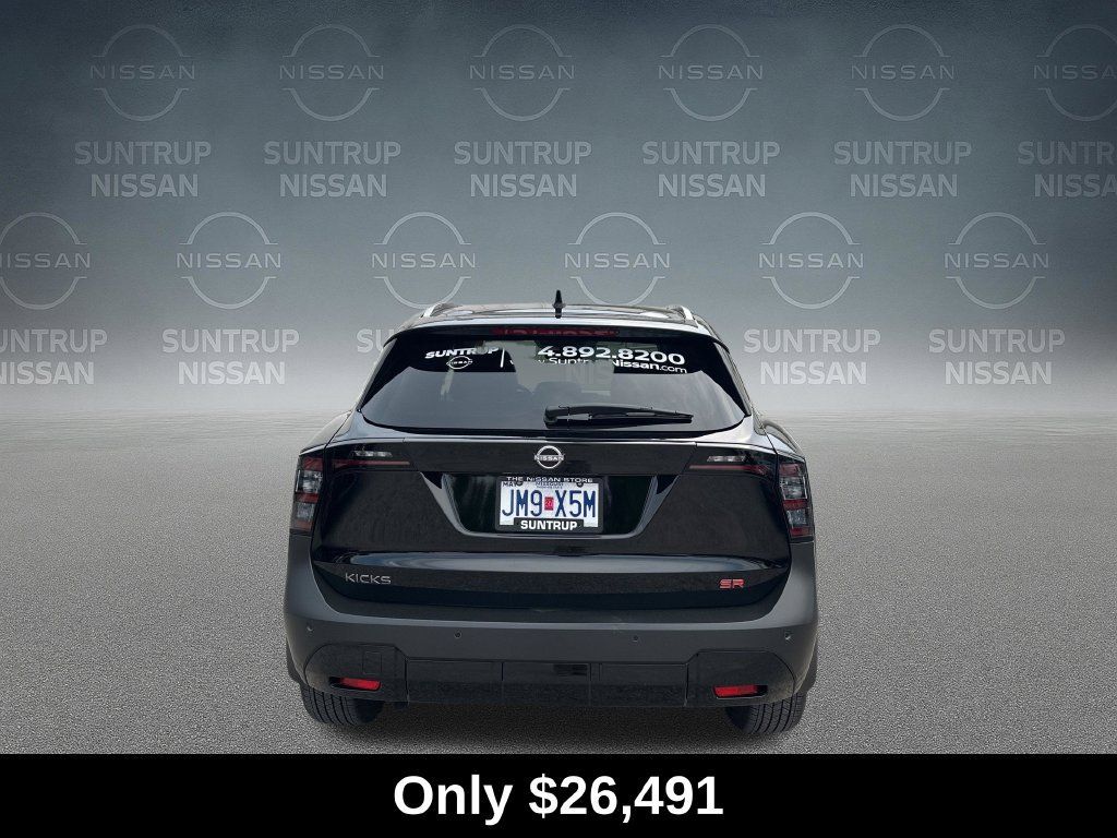 Used 2026 Nissan Kicks SR FWD image 4