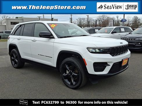 Certified 2023 Jeep Grand Cherokee Altitude AWD/4WD image 1