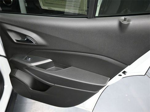 Certified 2025 Chevrolet Trax RS w/ Sunroof Package image 16