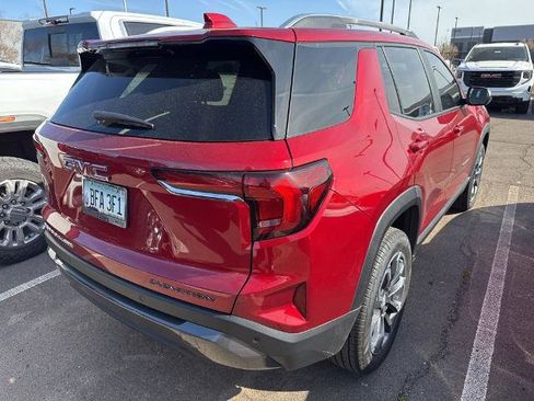 Certified 2025 GMC Terrain Elevation w/ Elevation Premium Package image 3