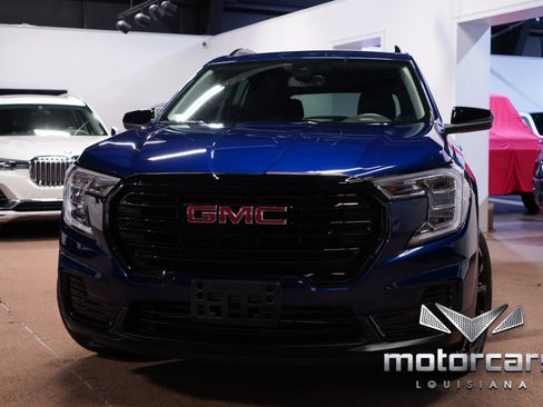 Used 2023 GMC Terrain SLE w/ Driver Convenience Package image 1