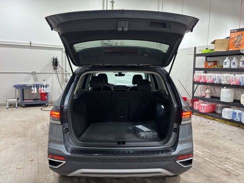 New 2025 Volkswagen Taos SE image 17