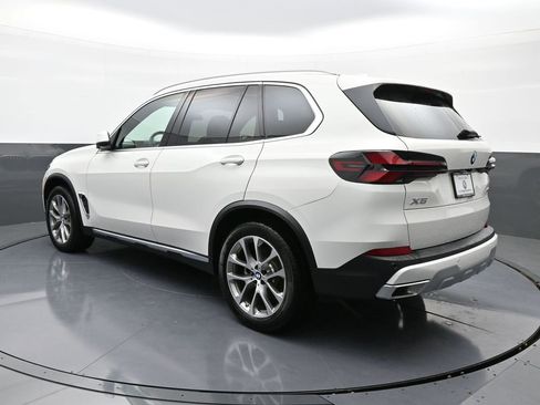 New 2025 BMW X5 xDrive40i w/ Parking Assistance Package image 5