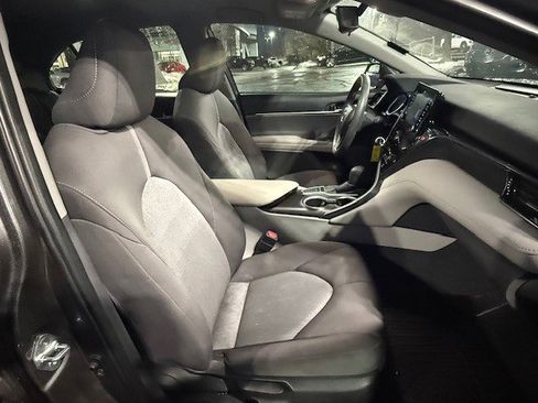 Used 2022 Toyota Camry LE image 17