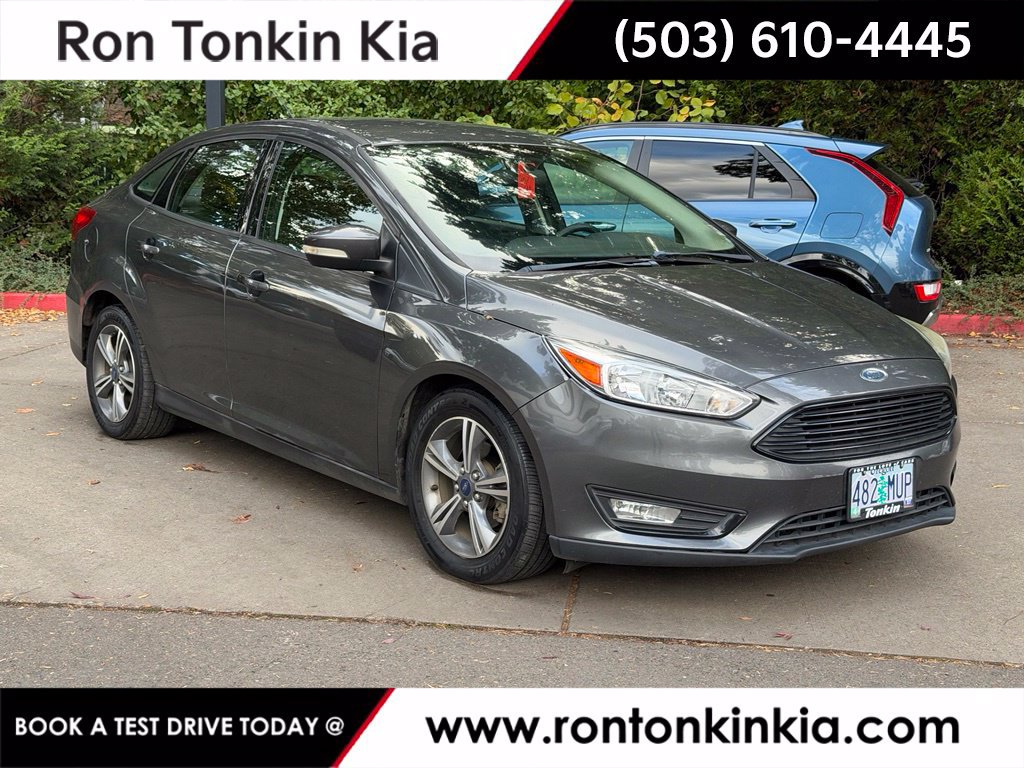Used 2017 Ford Focus SE FWD image 1