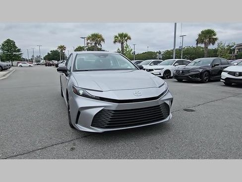 Used 2025 Toyota Camry LE FWD image 35