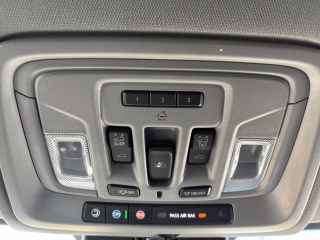Used 2025 GMC Sierra 3500 Denali w/ Denali Reserve Package AWD/4WD image 32
