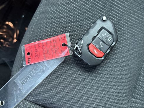 Certified 2023 Jeep Gladiator Willys image 38