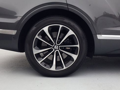 Certified 2018 Bentley Bentayga AWD/4WD image 13