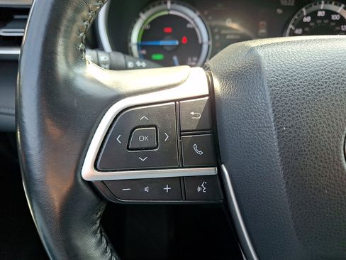 Used 2022 Toyota Highlander XLE AWD/4WD image 17