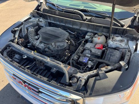 Used 2017 GMC Acadia SLT AWD/4WD image 25
