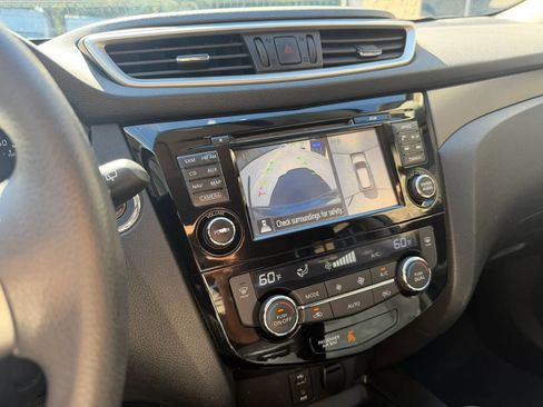 Used 2016 Nissan Rogue SV w/ SV Premium Package AWD/4WD image 40