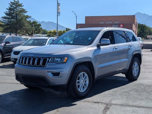 Used 2020 Jeep Grand Cherokee Laredo AWD/4WD image 9