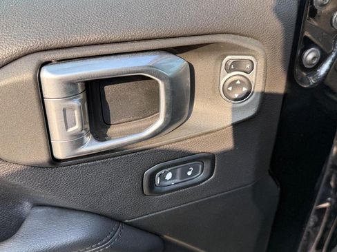Used 2021 Jeep Wrangler Unlimited Sahara AWD/4WD image 16