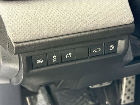 Used 2025 Toyota Camry SE image 14