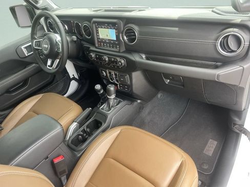 Used 2020 Jeep Wrangler Unlimited Sahara AWD/4WD image 14