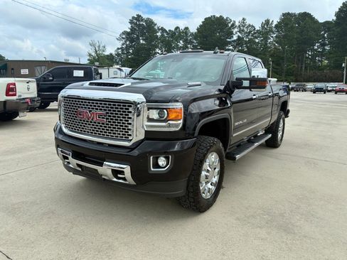 Used 2017 GMC Sierra 2500 Denali w/ Duramax Plus Package AWD/4WD image 2