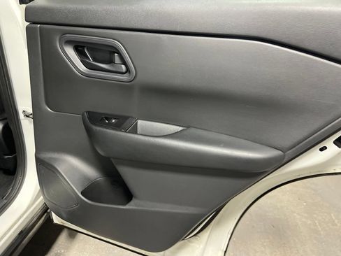 Used 2024 Nissan Rogue S FWD image 12