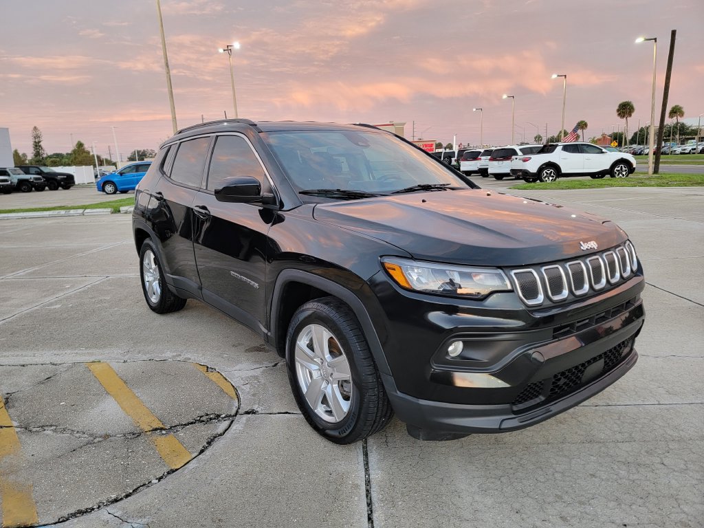 Used 2022 Jeep Compass Latitude FWD image 7