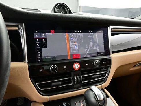 Certified 2023 Porsche Macan AWD/4WD image 10