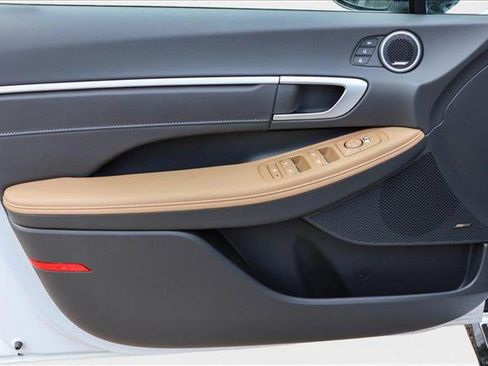 New 2025 Hyundai Sonata Limited image 12