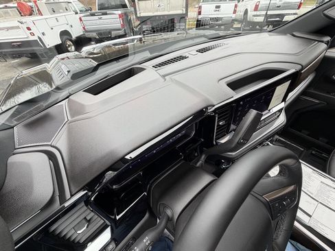 Used 2024 Chevrolet Silverado 3500 High Country w/ High Country Premium Package image 37