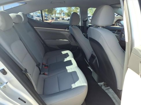Used 2017 Hyundai Elantra SE image 14