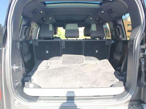 Used 2024 Land Rover Defender 130 S image 12