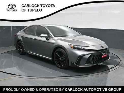 Used 2025 Toyota Camry SE w/ Convenience Package FWD image 5