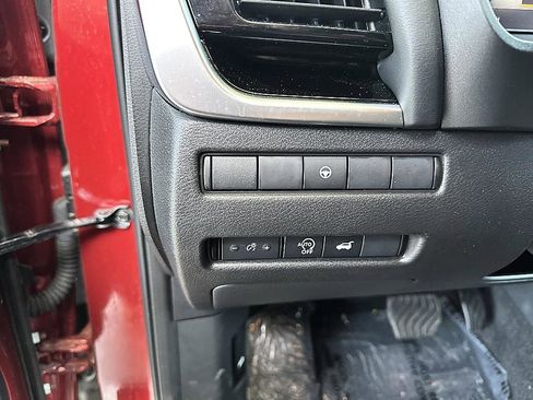Certified 2025 Nissan Rogue SL FWD image 28