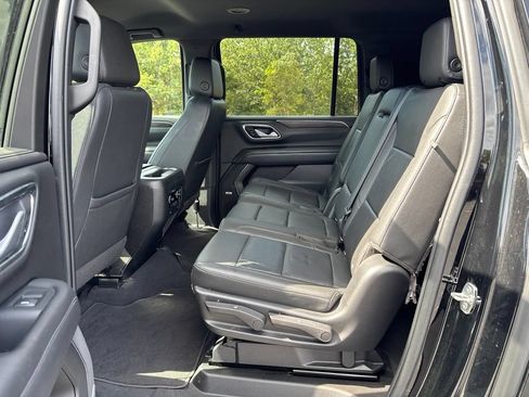 Used 2022 Chevrolet Suburban LT AWD/4WD image 14