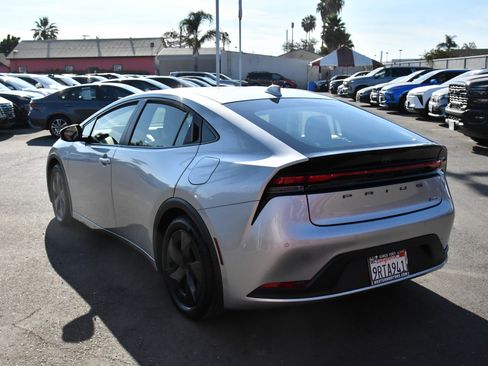 Used 2024 Toyota Prius LE FWD image 6