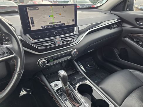 Used 2023 Nissan Altima 2.5 SR w/ SR Premium Package image 28