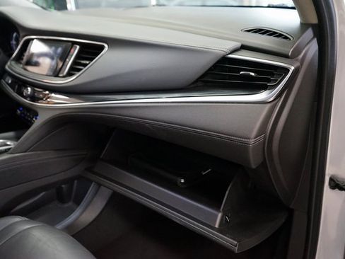 Used 2020 Buick Enclave Essence image 44