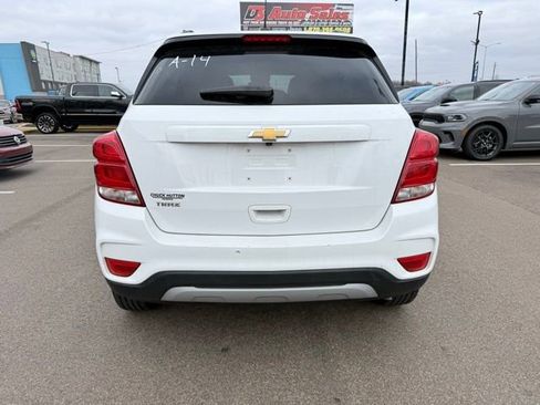 Used 2021 Chevrolet Trax LT w/ LT Convenience Package image 4