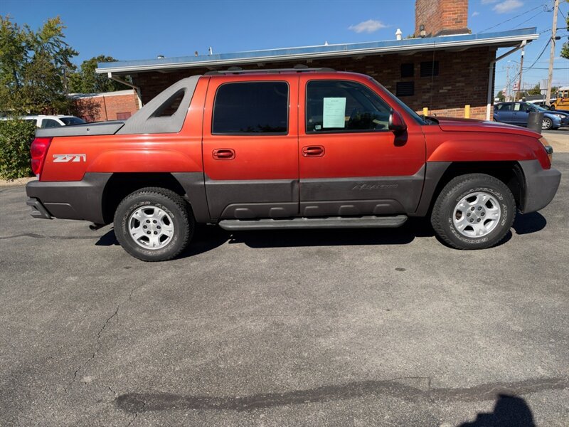 Used 2003 Chevrolet Avalanche 4x4 w/ Suspension Package, Off-Road image 2