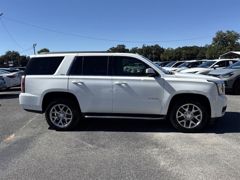 Used 2017 GMC Yukon SLT image 6