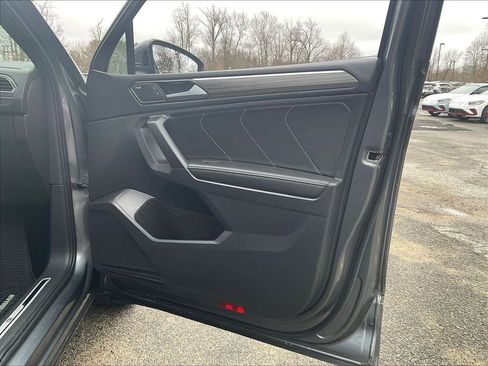 Used 2023 Volkswagen Tiguan SEL R-Line image 12